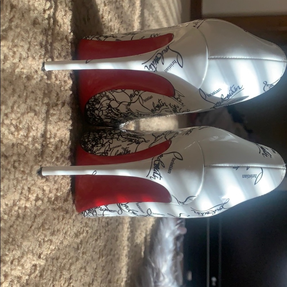 Red bottoms - Picture 3 of 4